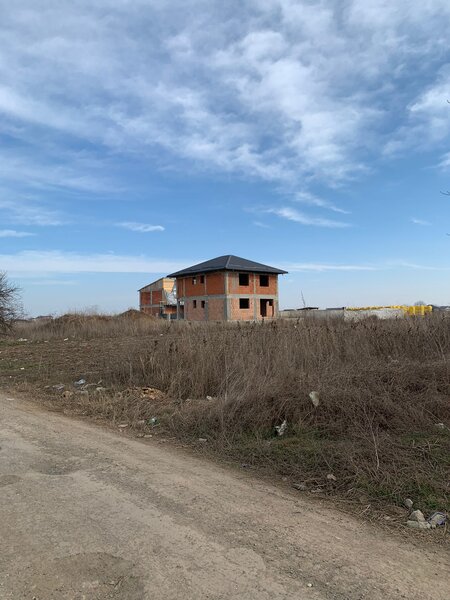 Comuna Berceni teren investitie, acces direct din bulevardul principal